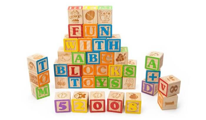 Học bảng chữ cái tiếng Anh qua bộ đồ chơi gỗ cho bé